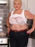 Mature granny with saggy tits and bush in raw nude spread solo tease