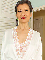 Naked mature asian pics