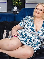 Chubby blonde MILF in red lingerie shows off her thick ass