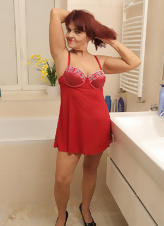 Red-haired mature didn't forget her favorite toy in shower