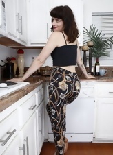Hairy cunt of funny brunette MILF who is sick of cooking