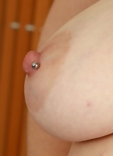 Alt mom with a lot of piercing gladly demonstrates her bush