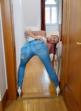 Watch MILF sex pics of skinny mom in blue jeans and white top