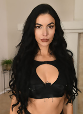 Steaming hot brunette milf porn models are sharing HQ sexy brunette milf pics