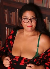 Stunning sexy naked mom porn stars with glasses are sharing hot milf erotic photos