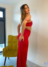 One of the sexiest blonde MILFs back with more pics