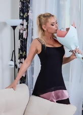 Confident blonde with great flexibility shows what she does