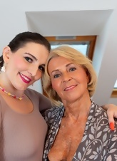 Old Young Lesbian Nude Pictures