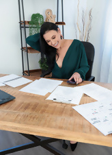 Office Milf Gets Raw Fuck Pics
