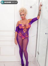 Scoreland Blonde Shower Strip Pics
