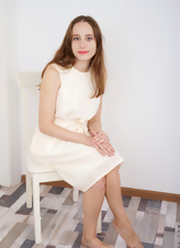Slim Babe Nude In Chair Pics