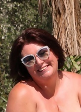 Plump Mature Poolside Nude Gallery