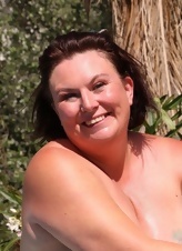 Plump Mature Poolside Nude Gallery