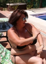 Mature Brunette Pool Nude Pics