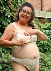 Chubby Mature Amateur Hairy Pussy Pics