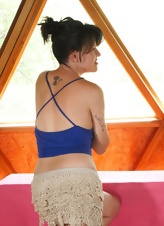 Hairy Brunette Nude Natural Pussy Pics