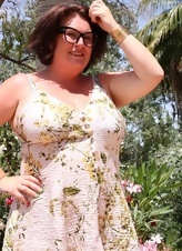 Mature Curvy Woman Outdoor Strip Bikini Photos Gallery