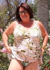 Mature Curvy Woman Outdoor Strip Bikini Photos Gallery