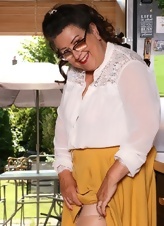 Mature Kitchen Strip In Apron Nude Gallery