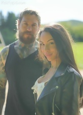 Tattooed Guy Fucking Brunette Milf Gallery