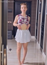 Young Solo Nude Pussy Fingering Pics