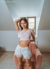 Babe Nude Gallery Spreads Legs With Shaved Pussy