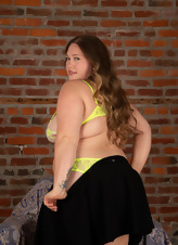 Curvy Hairy Nude Gallery With Big Bush