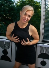 Mature Natural Tits Tease Gallery