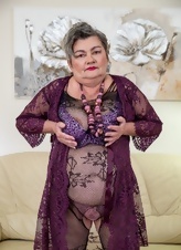 Mature Nude Gallery Featuring Hairy Pussy Tease