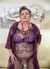 Mature Nude Gallery Featuring Hairy Pussy Tease