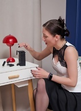 Mature Solo Pictures Naked With Spread Pussy