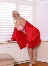 Milf In Pink Lingerie Strip Gallery Pics