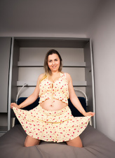 Milf Nude Hairy Pussy Spread Pose Photos