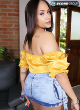 Busty Brunette Deepthroat And Booty Pics