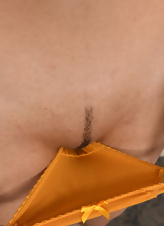 Curvy Brunette Solo Nude Spread Pose Pics