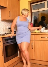 Mature Milf Fingering Her Hairy Pussy Pics