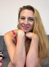 Mature Nude Solo Pics With Hairy Pussy