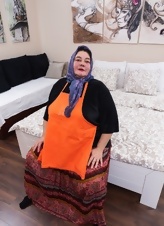 Cougar And Young Babe Spread Pose Gallery