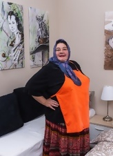 Cougar And Young Babe Spread Pose Gallery