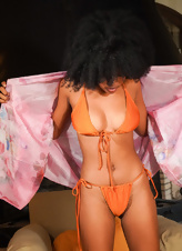 Hairy Ebony Babe Nude Solo Spread Pics