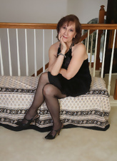 Mature Granny Nude Tease Pics with Saggy Tits