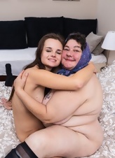 Mature Granny Saggy Tits And Shaved Pussy Pics