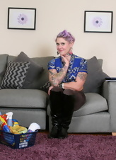 Mature Tattooed Milf Nude Pussy Spread Pics