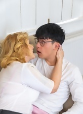 Raw Mature Cougar Pics: Saggy Tits And Bush