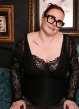 Mature Naked MILF Tease Photos with Saggy Tits
