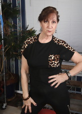 Mature Naked Milf Raw Solo Pics With Saggy Tits