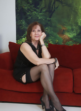 Mature Cougar Naked Pics: Lace, Stockings, Bare