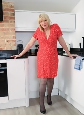 Mature Milf Stockings Tease Pics