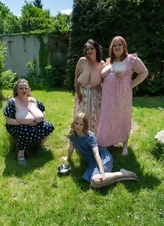 Picnic Pics With Mature Floral Dress Milfs