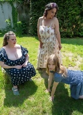Picnic Pics With Mature Floral Dress Milfs